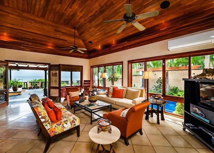 Exclusive Beachfront Private Pool, Koi, Bbq *