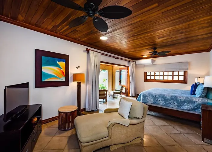 Exclusive Beachfront Private Pool, Koi, Bbq *