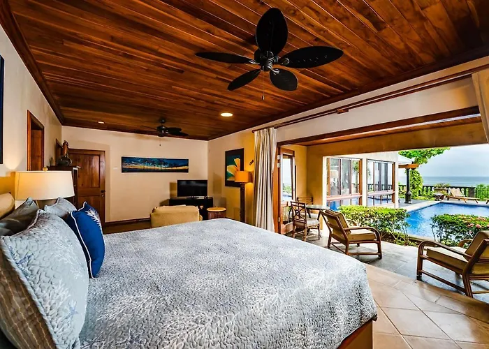 Exclusive Beachfront Private Pool, Koi, Bbq