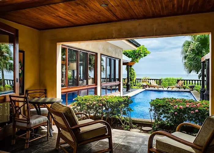Сasa de vacaciones Exclusive Beachfront Private Pool, Koi, Bbq Tamarindo