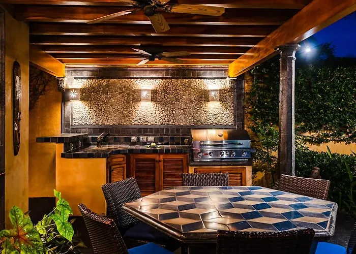 Сasa de vacaciones Exclusive Beachfront Private Pool, Koi, Bbq