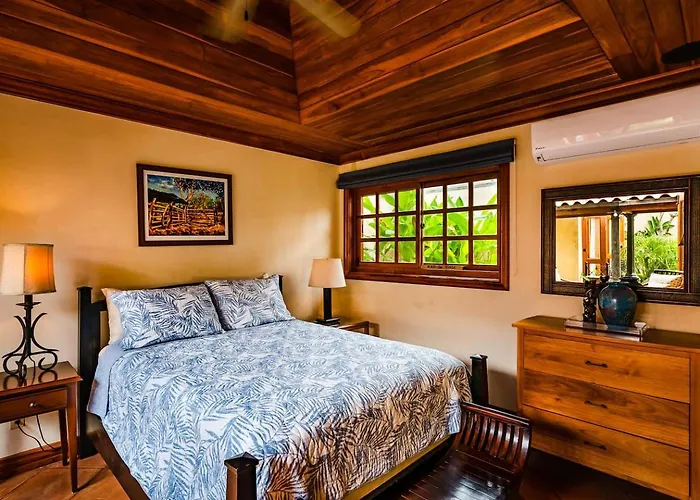 Сasa de vacaciones Exclusive Beachfront Private Pool, Koi, Bbq Tamarindo