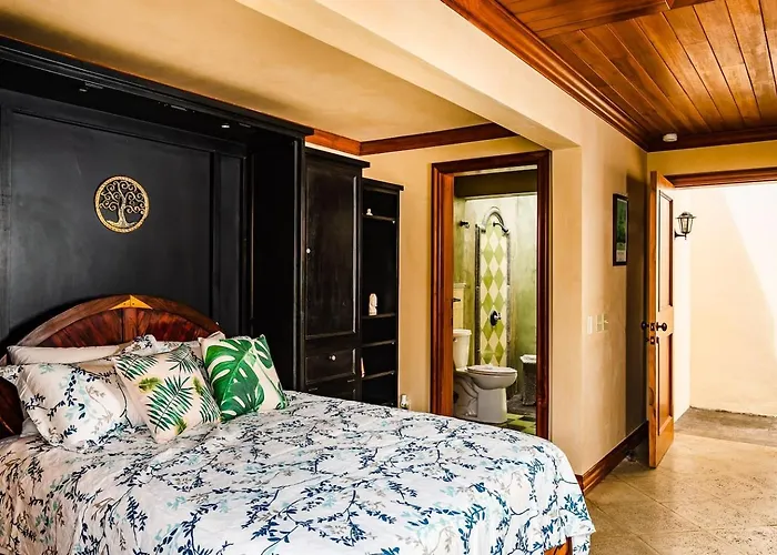 Сasa de vacaciones Exclusive Beachfront Private Pool, Koi, Bbq Tamarindo